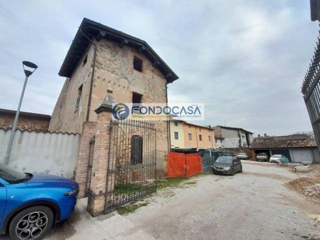 Rustico in vendita a Lonato, Lombardia
