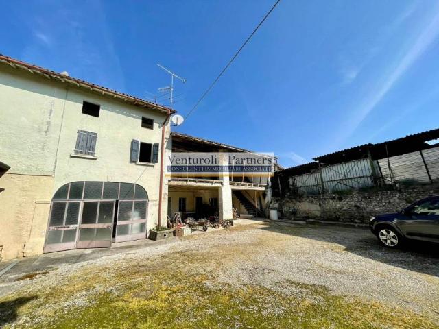Rustico in vendita a Lonato, Lombardia