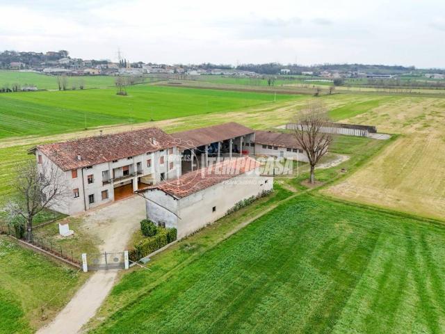 Rustico in vendita a Lonato, Lombardia