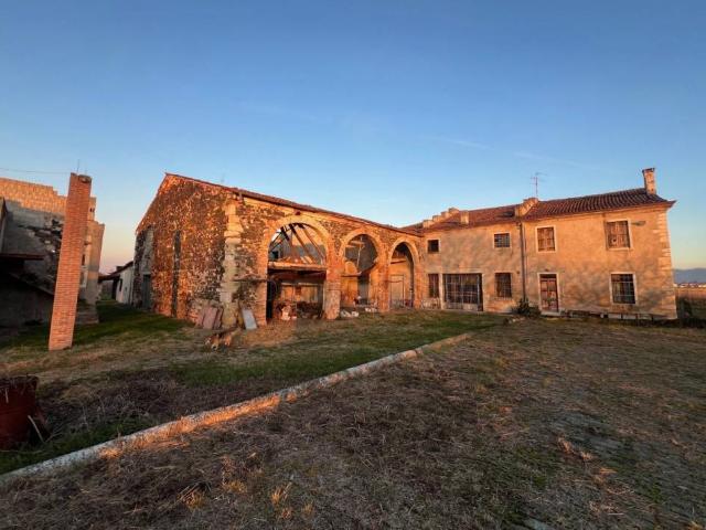 Rustico in vendita a Lonigo, Veneto