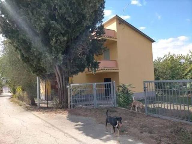Rustico in vendita a Loreto Aprutino, Abruzzo