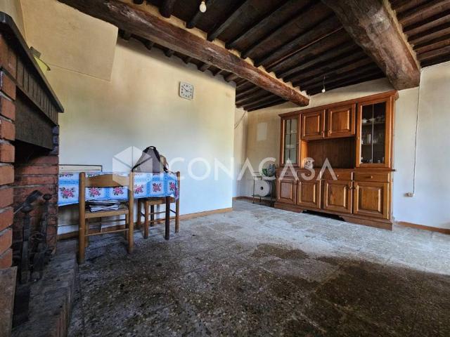 Rustico in vendita a Monti di Chiatri, Lucca