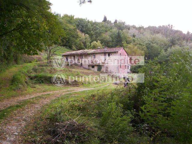 Rustico in vendita a Sesto di Moriano, Bagni Di Lucca Ponte