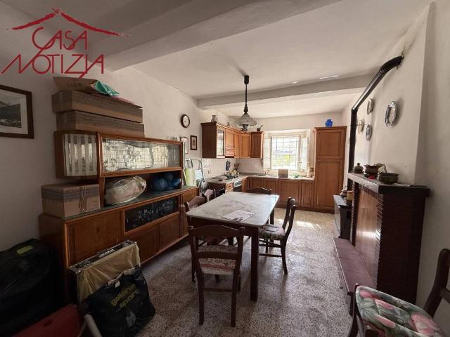 Rustico in vendita a Pozzuolo, Bagni Di Lucca Ponte