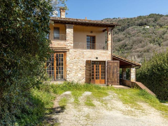 Rustico in vendita a Bagni Di Lucca Ponte, Toscana