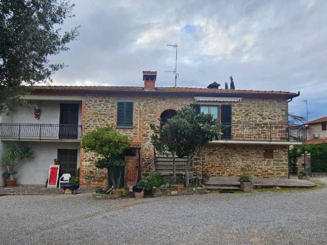 Rustico in vendita a Lucignano, Toscana