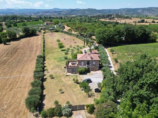 Rustico in vendita a Lucignano, Toscana