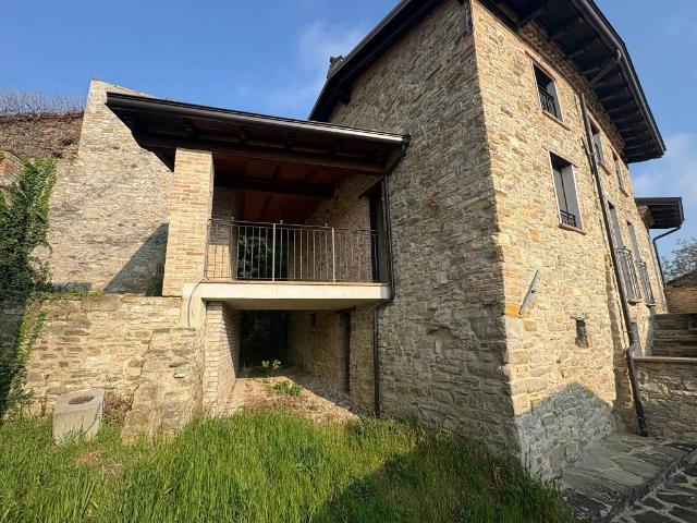 Rustico in vendita a Lugagnano Val D'arda, Reggio Emilia