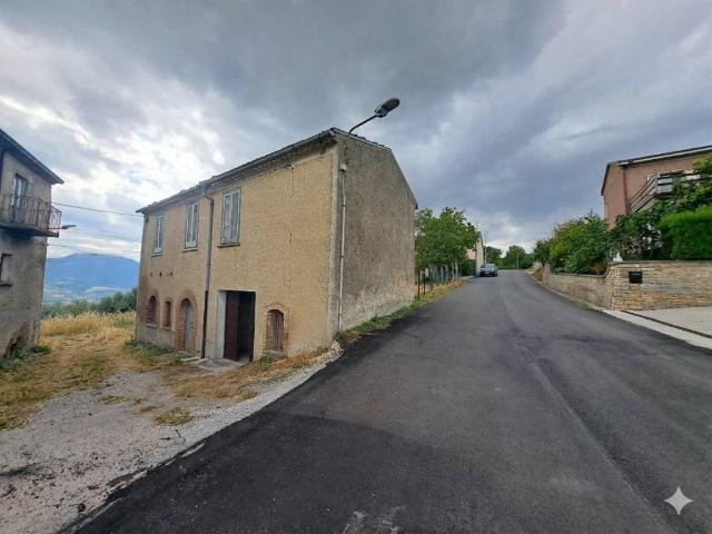 Rustico in vendita a Macchiagodena, Molise