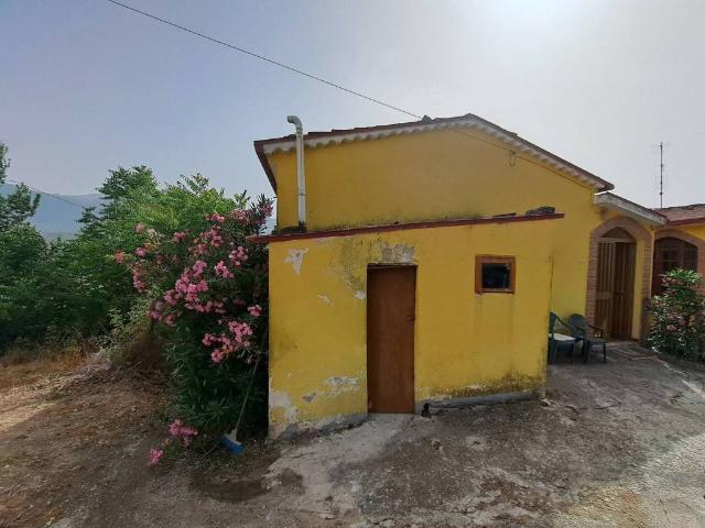 Rustico in vendita a Macchiagodena, Molise