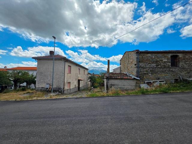 Rustico in vendita a Macchiagodena, Molise