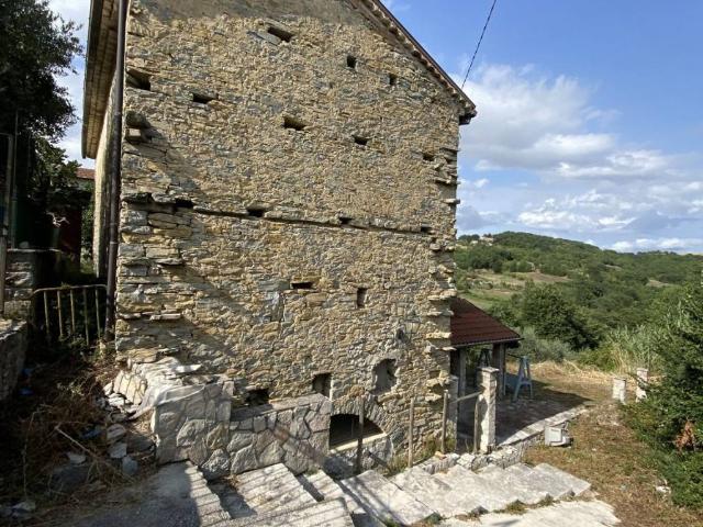 Rustico in vendita a Macchiagodena, Molise