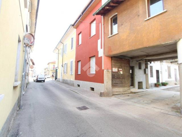 Rustico in vendita a Magenta, Lombardia