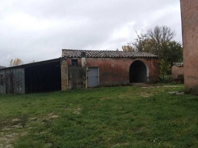 Rustico in vendita a Magione, Umbria