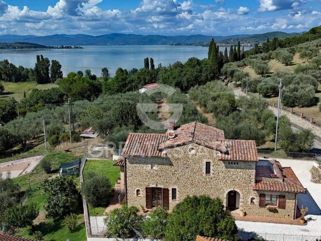 Rustico in vendita a Magione, Umbria