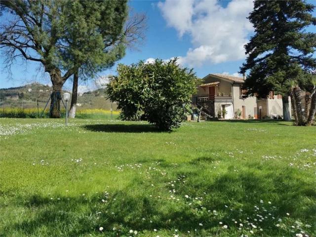 Rustico in vendita a Magione, Umbria