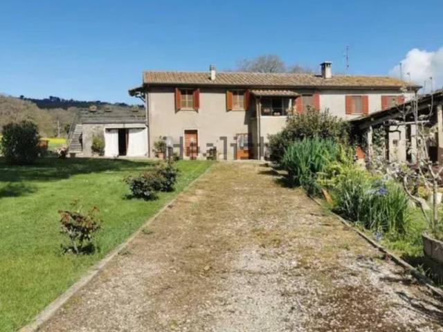 Rustico in vendita a Magione, Umbria