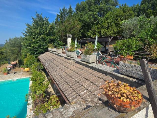 Rustico in vendita a Magione, Umbria