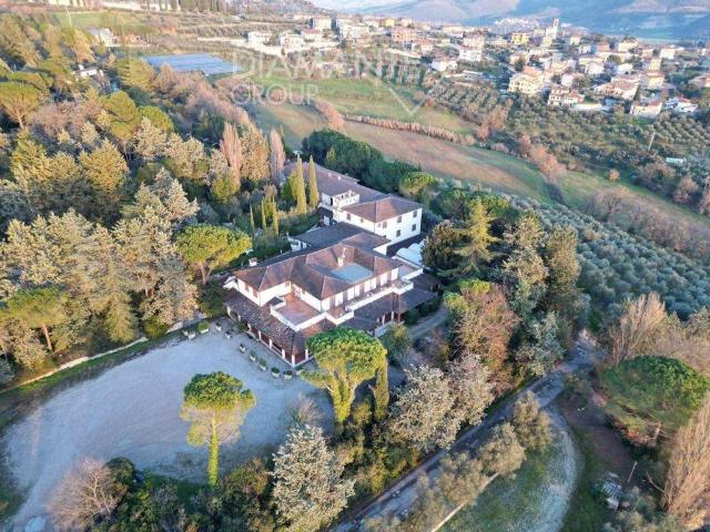 Rustico in vendita a Magione, Umbria