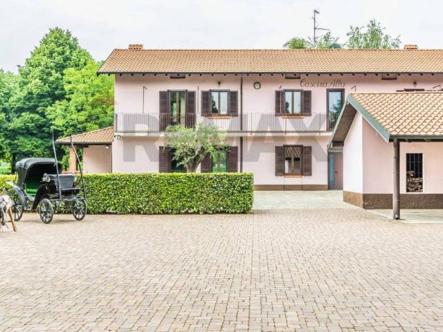 Rustico in vendita a Magnago, Lombardia