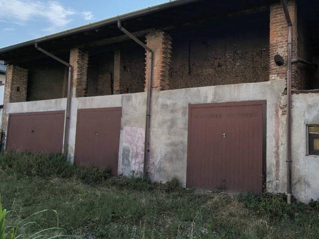 Rustico in vendita a Magnago, Lombardia