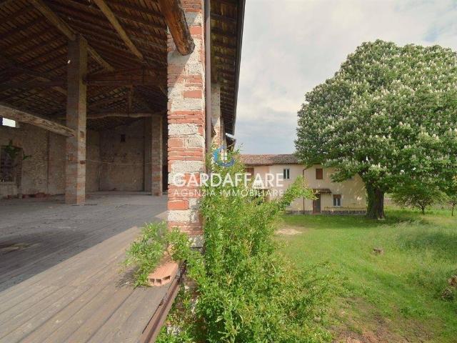Rustico in vendita a Balbiana, Manerba Del Garda