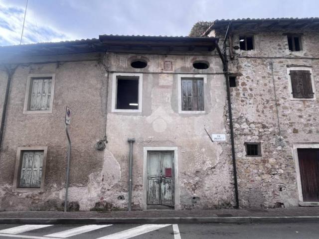 Rustico in vendita a Maniago, Friuli-Venezia Giulia