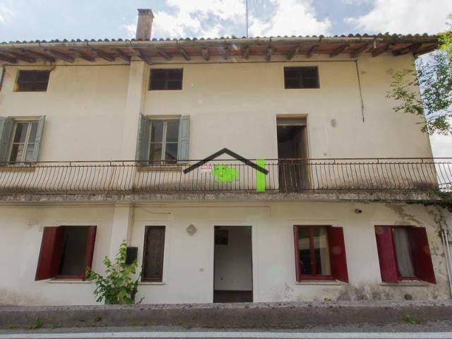 Rustico in vendita a Maniagolibero, Maniago