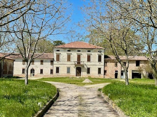 Rustico in vendita a Dosso del Corso, San Giorgio Di Mantova