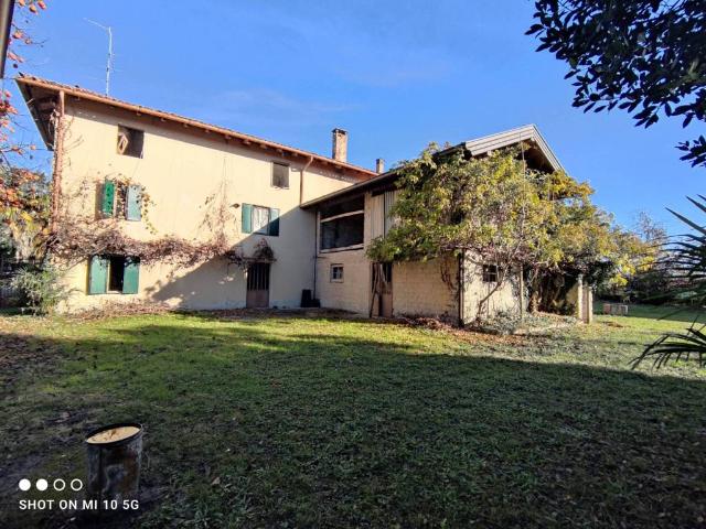 Rustico in vendita a Manzano, Friuli-Venezia Giulia