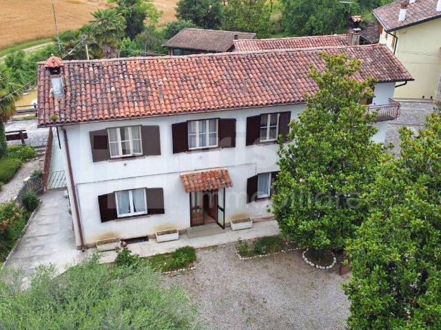 Rustico in vendita a Manzano, Friuli-Venezia Giulia