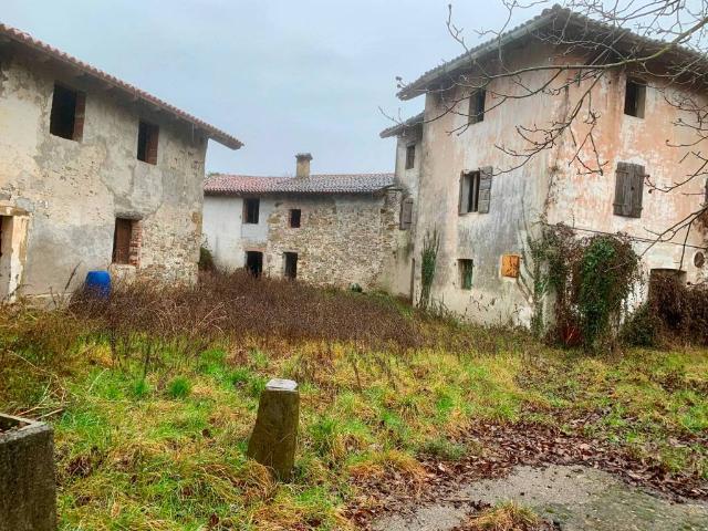 Rustico in vendita a Manzano, Friuli-Venezia Giulia