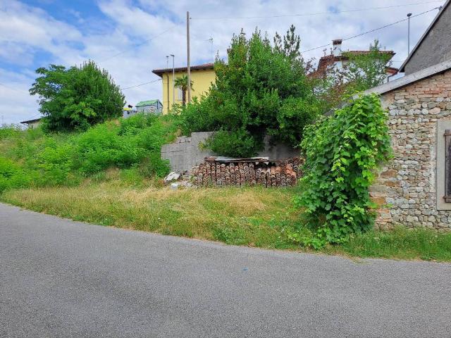 Rustico in vendita a Manzano, Friuli-Venezia Giulia