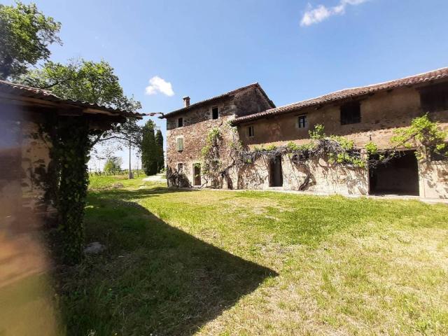 Rustico in vendita a Manzano, Friuli-Venezia Giulia