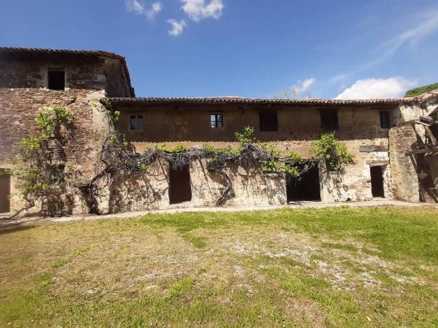 Rustico in vendita a Manzano, Friuli-Venezia Giulia