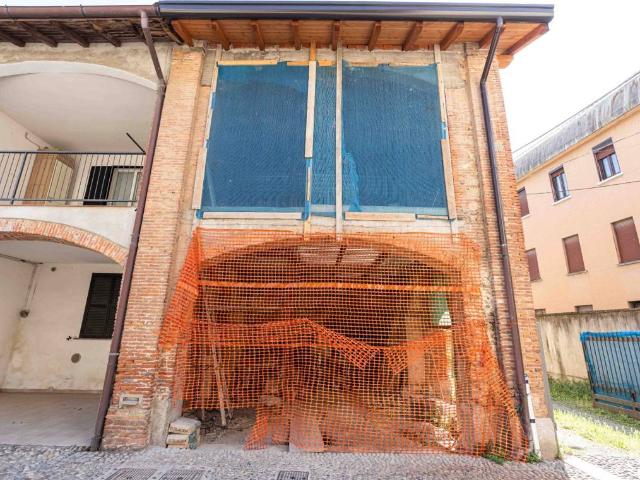 Rustico in vendita a Mariano Comense, Lombardia