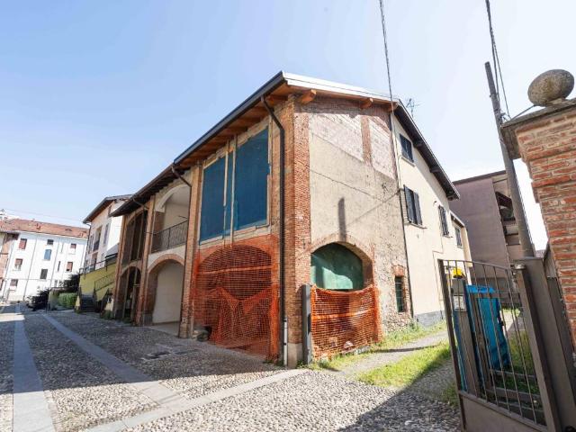 Rustico in vendita a Mariano Comense, Lombardia