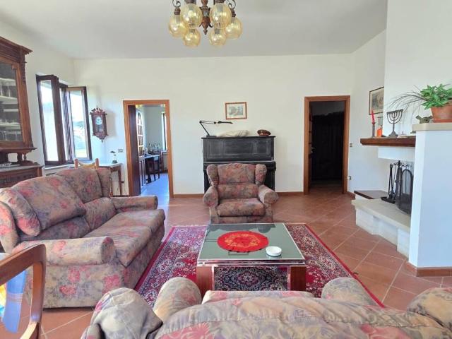 Rustico in vendita a Papiano Stazione, Marsciano