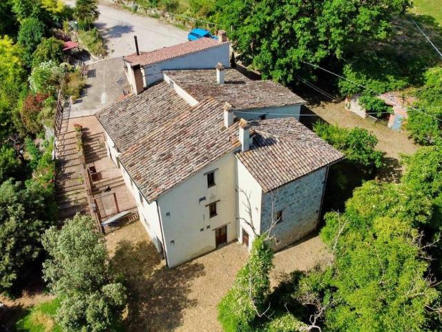 Rustico in vendita a Izzalini, Umbria