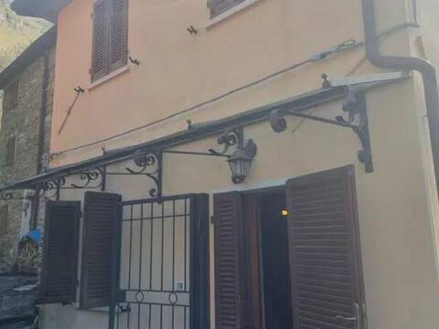 Rustico in vendita a Marina Di Massa, Toscana