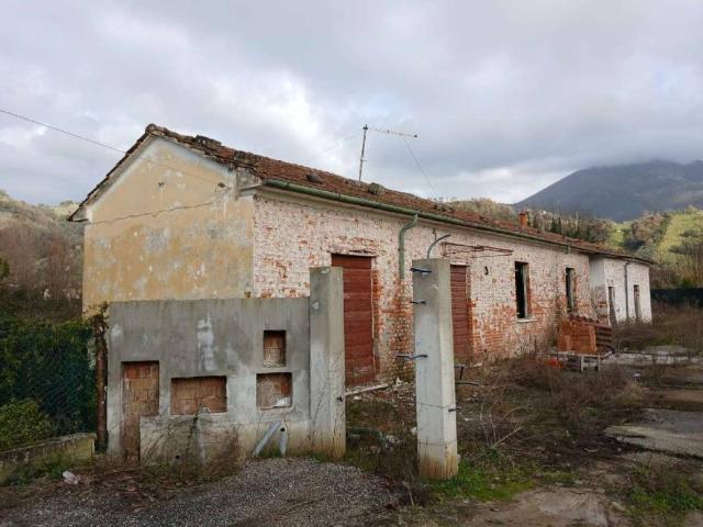 Rustico in vendita a Romagnano, Marina Di Massa