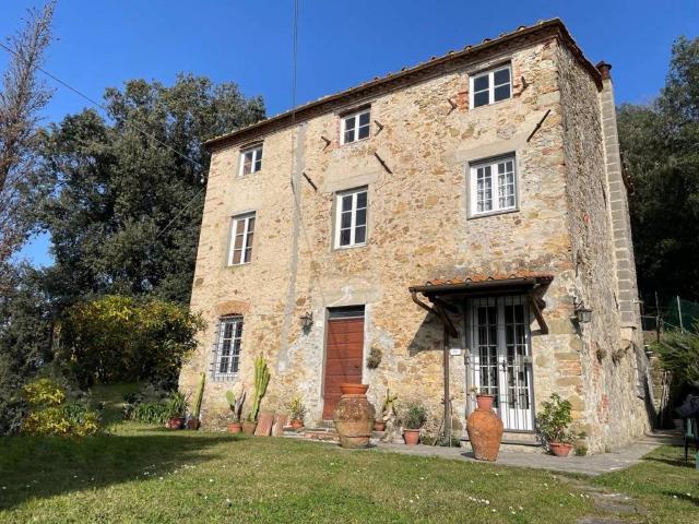 Rustico in vendita a Massarosa, Toscana