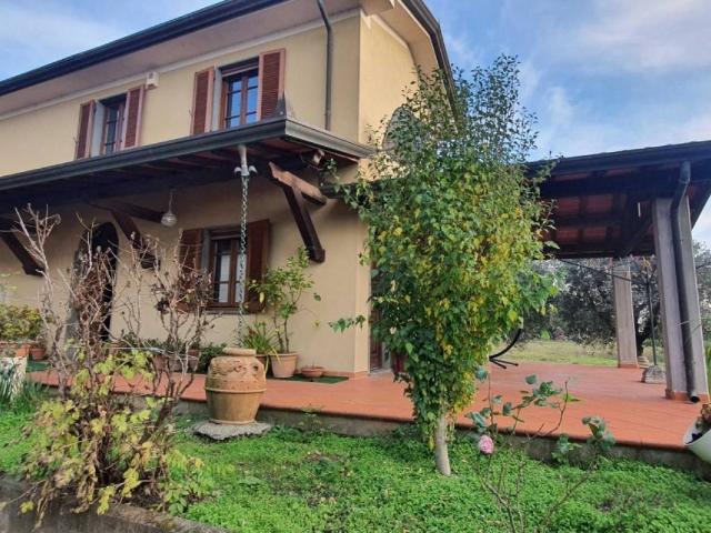 Rustico in vendita a Massarosa, Toscana