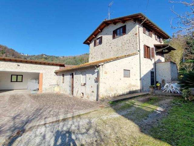Rustico in vendita a Massarosa, Toscana