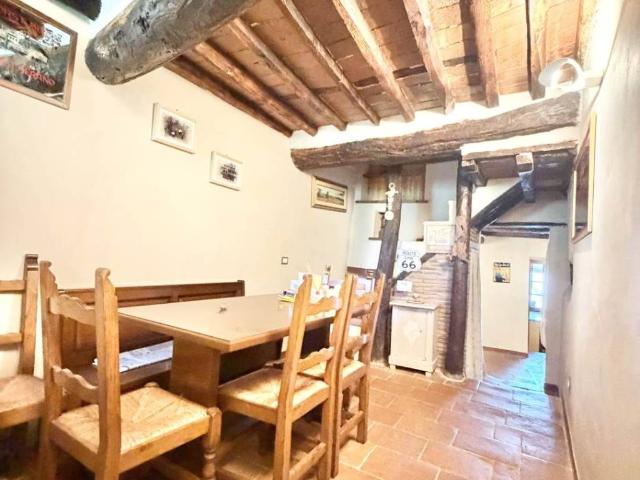 Rustico in vendita a Massarosa, Toscana