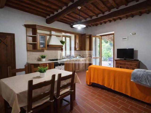 Rustico in vendita a Massarosa, Toscana