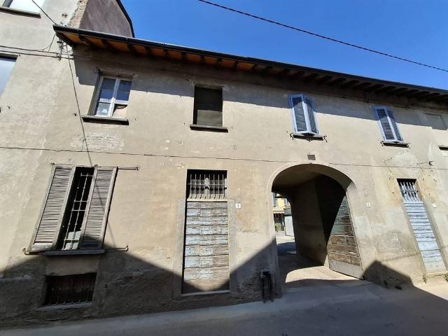 Rustico in vendita a Meda, Lombardia