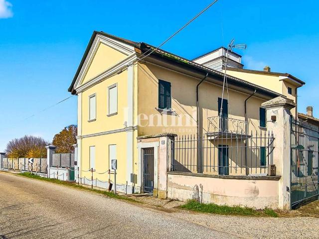 Rustico in vendita a Mede, Lombardia