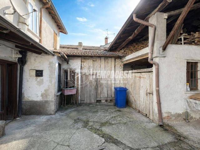 Rustico in vendita a Mediglia, Lombardia