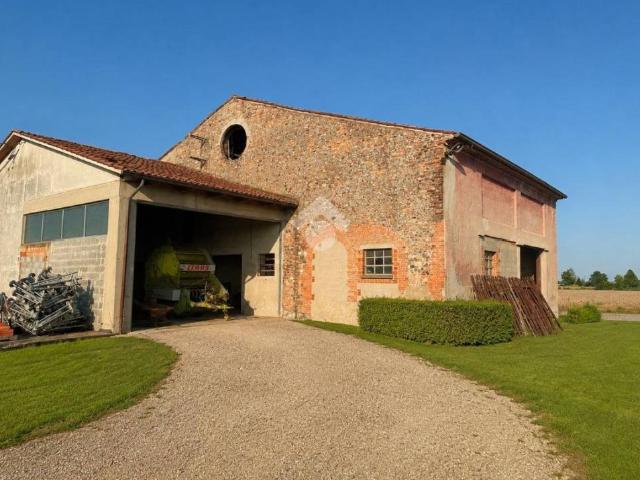Rustico in vendita a Medole, Lombardia